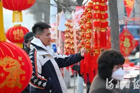河北容城：新年饰品俏 红火迎春节图片