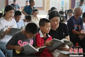 浙江庆元“读书人”守护乡土文化 一语一笔道出家乡情图片