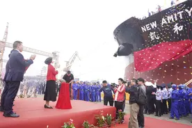 河北首艘11．5万载重吨原油轮在秦皇岛交付图片