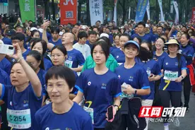 2024郴州马拉松赛激情启幕 欢乐跑项目展现城市魅力与运动风采图片