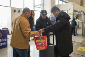 铁路“夫妻档”上演同城“异地恋”图片