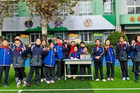 绽放绿茵 足够精彩——灞桥区东城二小举行校园足球班级对抗赛图片