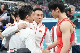 东京的“雨”下到巴黎！体操男团中国队遗憾丢冠，但张博恒与桥本大辉的故事还会继续图片