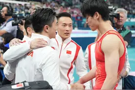 东京的“雨”下到巴黎！体操男团中国队遗憾丢冠，但张博恒与桥本大辉的故事还会继续图片