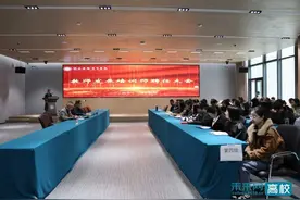 陕西国际商贸学院举行教师发展培训师聘任大会图片