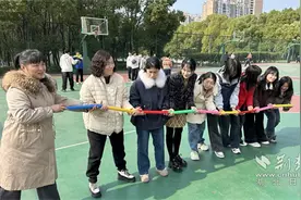 江夏区第一中学初中部开展三八妇女节心理维护团建活动图片