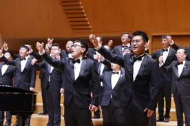 爱乐男合国庆唱响北京音乐厅  与祖国建设者同庆生图片