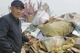 捡到7.7万现金不为所动，日照岚山这位收废品老汉有颗闪光的心图片