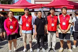 51岁研一新生报到，此前为鼓励女儿一起考研，最终双双上岸图片