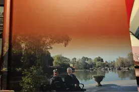 85岁写下13万字，最宝贵的新年礼物，杭州老人写自传赠晚辈图片