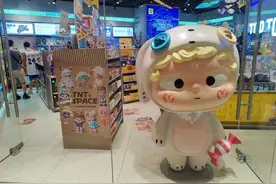 原价129元的盲盒炒到4200元/个 有人提前两天蹲点抢购图片
