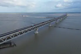 共话中国经济新机遇｜通讯：一桥圆梦千年——探访中企承建孟加拉国帕德玛大桥图片