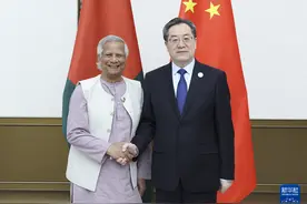 博鳌亚洲论坛丨丁薛祥分别会见孟加拉国临时政府首席顾问尤努斯、俄罗斯副总理奥韦尔丘克图片