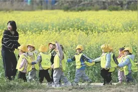 中小学春秋假现“温差”:学业担忧、家校假期难同频、城乡差异图片