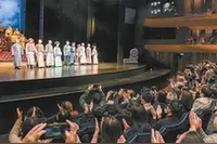 北京人艺金字招牌闪耀沪上舞台图片