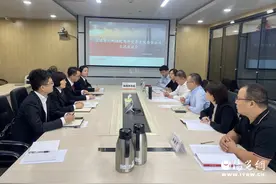 法官深入保险公司进行座谈交流图片