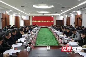 新田县委深改委2025年第一次会议召开图片