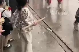 又猛又萌！和英歌队对跳“战舞”的5岁女娃是她！图片