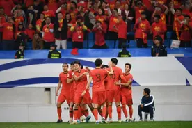 逆境求生终尝首胜！中国男足2:1战胜印尼队图片