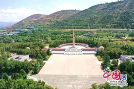 西行漫记 壮丽诗篇｜一面“勇猛顽强”奖旗 见证红旗插上白塔山图片