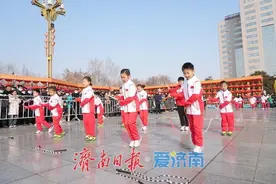 花样跳绳惊艳全场 曾成功打破跳绳世界纪录图片