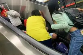四人扶梯上摔作一团！5个乘梯隐患你中了几个？图片