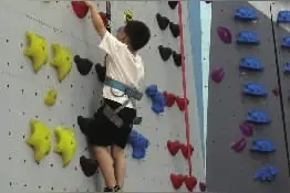 能锻炼又有社交性，长沙攀岩馆人气高涨图片