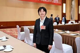青训、联赛、校园足球……水庆霞代表谈如何发展好中国足球图片