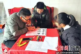 广西灌阳县送教上门 爱心“点燃”特殊学生求知希望图片