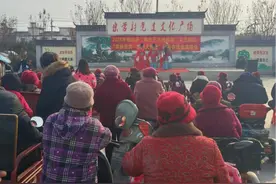 淮滨：舞台艺术送基层 戏曲盛宴暖乡村图片