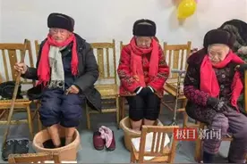 助困送温暖，他们为老人上门剪脚指甲图片