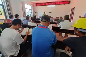 通城县五里镇：美丽乡村行，交通安全知识讲起来图片