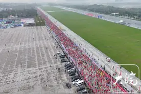 三万名选手参赛，2024合肥马拉松鸣枪开跑图片