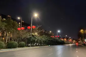 浓氛围 迎节庆丨东越市政紧锣密鼓开展新春节日亮化工作图片