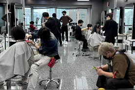 理发店迎接“龙抬头”，Tony老师忙不停图片