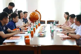 助力西部校园足球 青岛海牛与新疆和田市签署合作协议图片