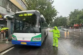 以雨为令，闻“汛”而动！青岛巴士全力保障市民出行顺畅图片