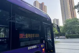 公交车变身“校车” 江苏探索校园定制公交接送学新模式图片