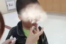 去了趟水上乐园，脸上长满“小肉粒”！两娃回来都中招……图片