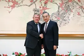 王毅会见丹麦外交大臣拉斯穆森图片