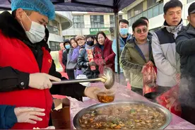 热闹啊！沧州10个小区办起“暖冬熬菜节”图片