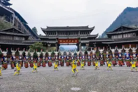 人工智能AI机器狗来西江千户苗寨啦！少数民族文化与科技的奇妙相遇图片
