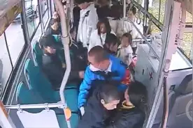 乘客突然晕倒 公交车秒变“救护车”图片
