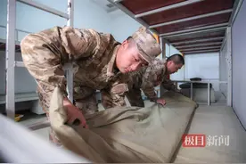 一家四代从军报国！即将入伍的他，第一个军礼敬给爷爷图片
