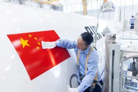 国航首架C919飞抵首都机场！记者体验：很舒适图片