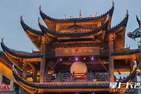 游张家界山水逛七十二奇楼  打卡“张家界文化地标”感受夜经济魅力图片