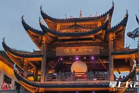 游张家界山水逛七十二奇楼  打卡“张家界文化地标”感受夜经济魅力图片