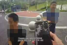 看电视声音太大被姐姐“教育” 双胞胎离家出走图片