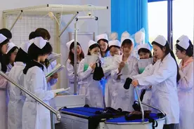 月薪6000元难招护理员，高职院校养老专业毕业生很抢手图片