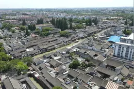 墙体布满弹孔、倾斜40°，金山这个历史建筑，修好了！图片